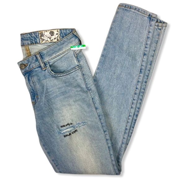 Siwy Hannah Skinny Light Wash Embroidered Quote Distressed Jeans 7 Day Weekend - Picture 3 of 14